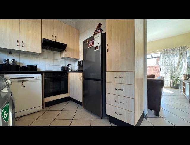 2 bed property to rent in WILLOW PARK MANOR